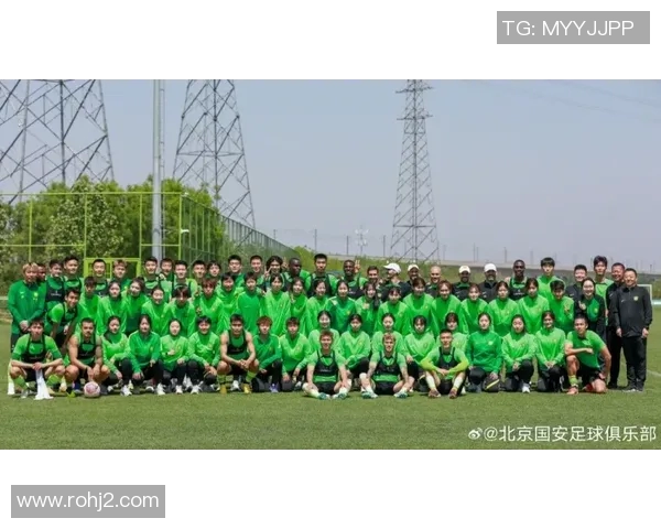 北京足球队团队协作的力量与精神探讨及其在比赛中的重要性分析