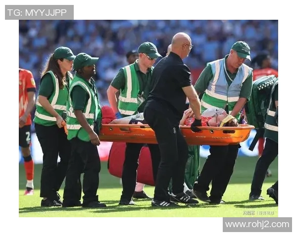 足球明星突发心脏骤停抢救视频引发全球关注与讨论 足球明星突发心脏骤停抢救视频引发全球关注与讨论