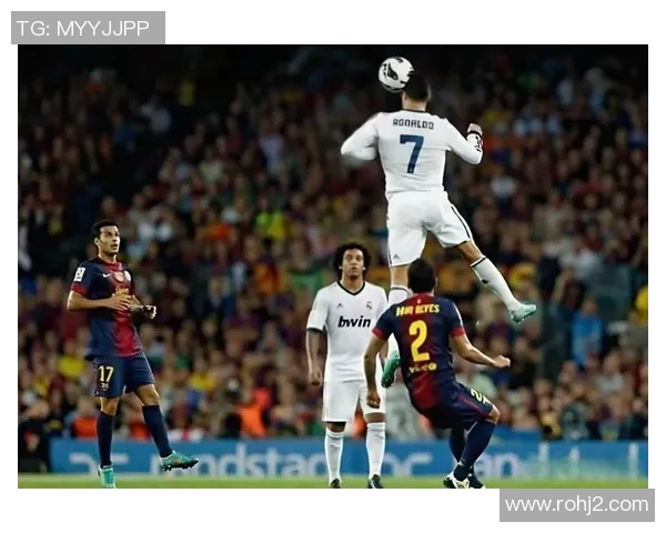 C罗足球明星的经典招牌动作解析与技巧分享